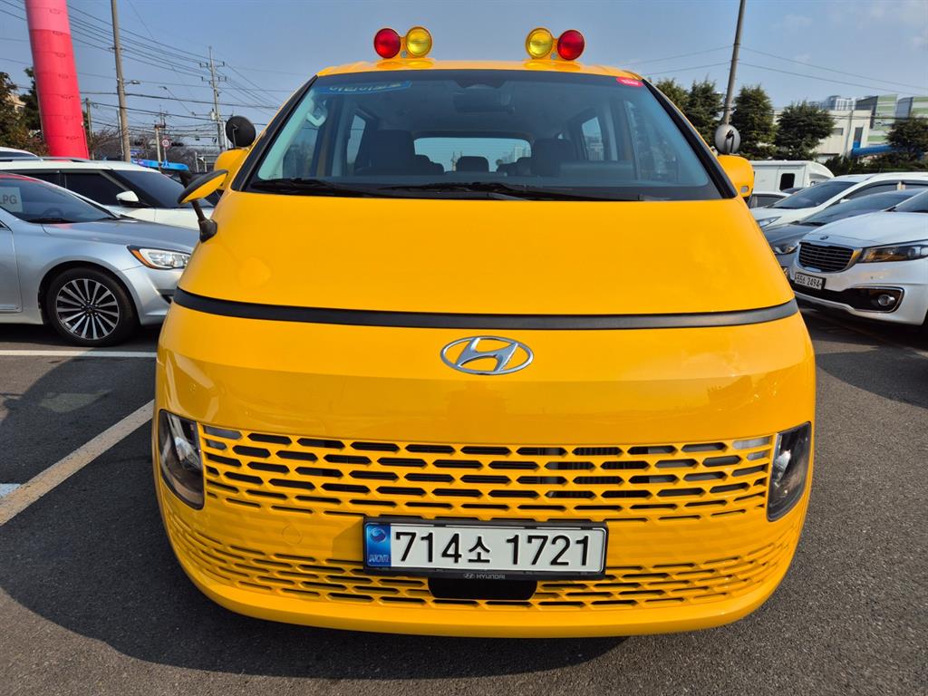 Hyundai Staria 2WD Diesel Tourer Modern