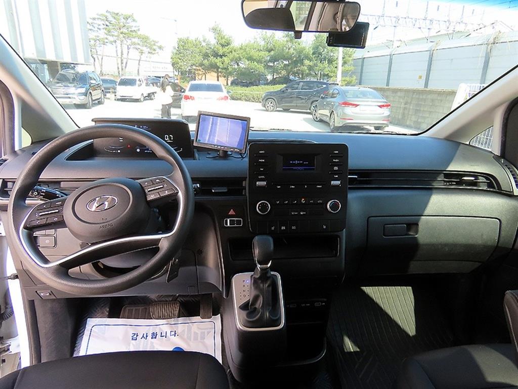 Hyundai Staria 2WD Diesel Cargo Smart 8