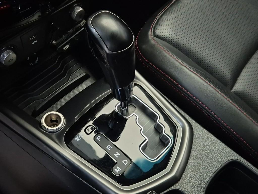 KG Mobility (Ssangyong) Tivoli 2WD Gasoline 1.6 RX 9