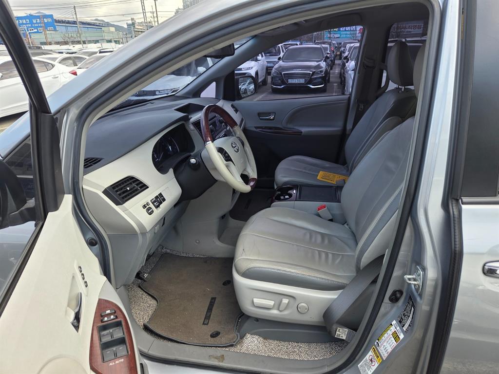 Toyota Sienna 3.5 5