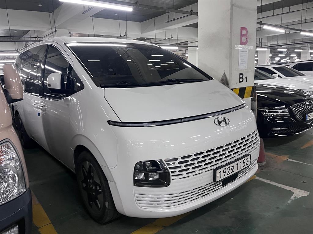 Hyundai Staria 4WD Diesel Tourer Modern 2