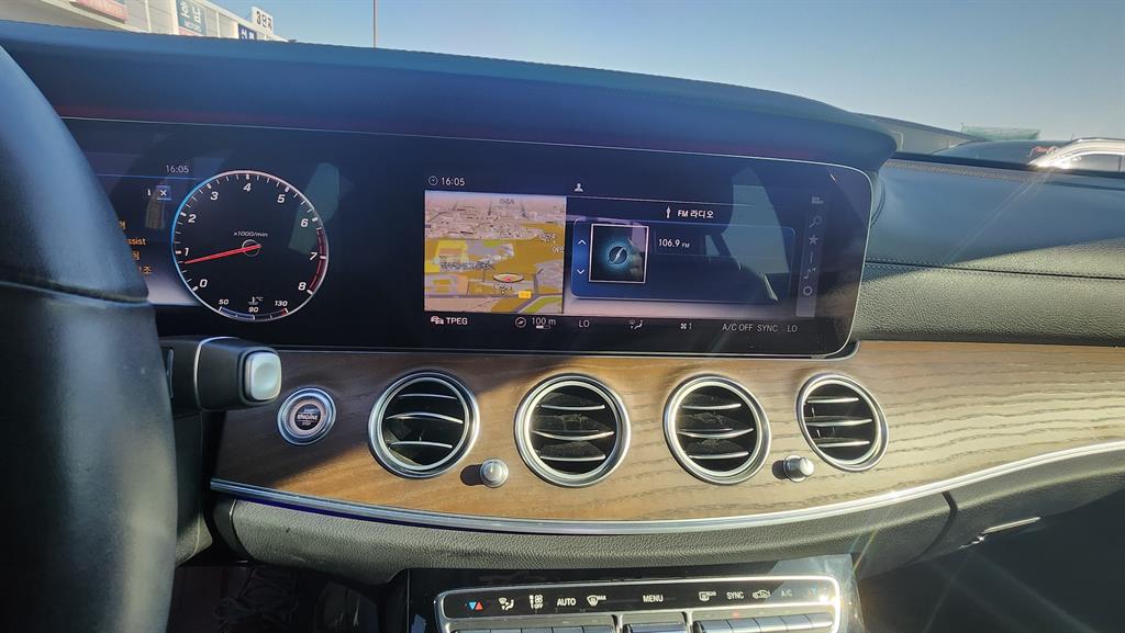 Mercedes-Benz E-Class E300e 4MATIC Exclusive 8