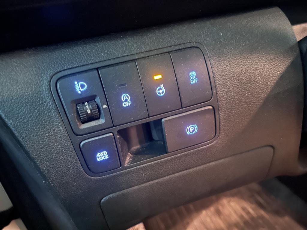 Hyundai Staria 4WD Diesel Tourer Modern 8