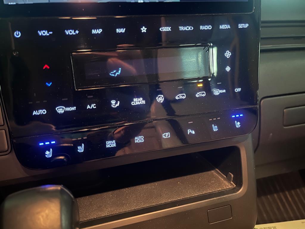 Hyundai Staria 4WD Diesel Tourer Modern 9