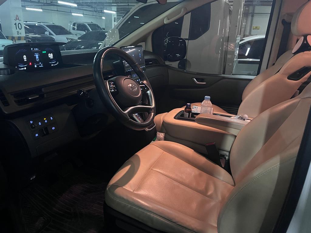 Hyundai Staria 4WD Diesel Tourer Modern 4