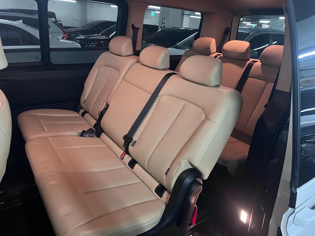 Hyundai Staria 4WD Diesel Tourer Modern 6