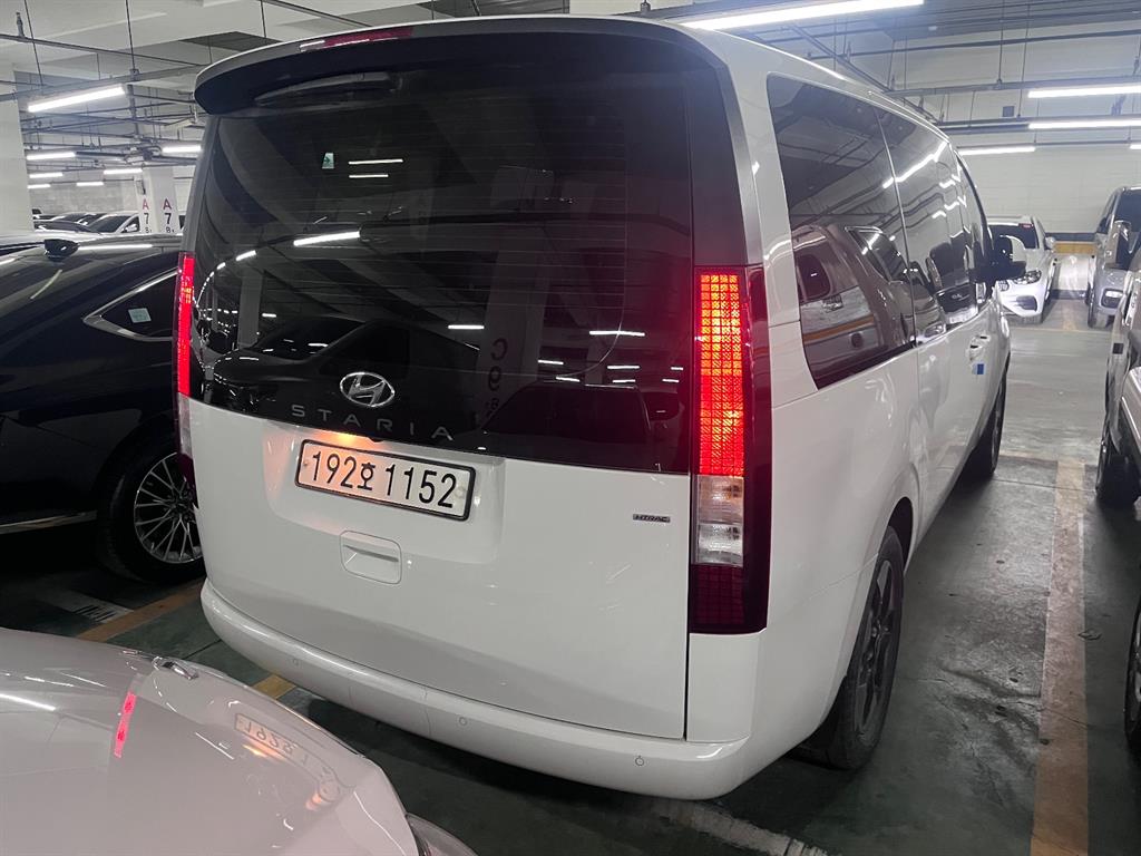 Hyundai Staria 4WD Diesel Tourer Modern 3