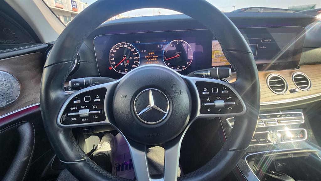 Mercedes-Benz E-Class E300e 4MATIC Exclusive 6