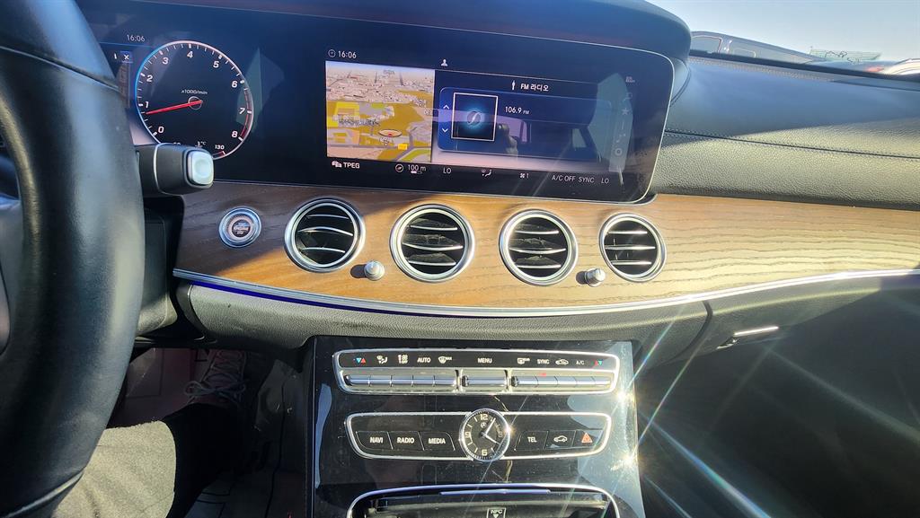 Mercedes-Benz E-Class E300e 4MATIC Exclusive 7