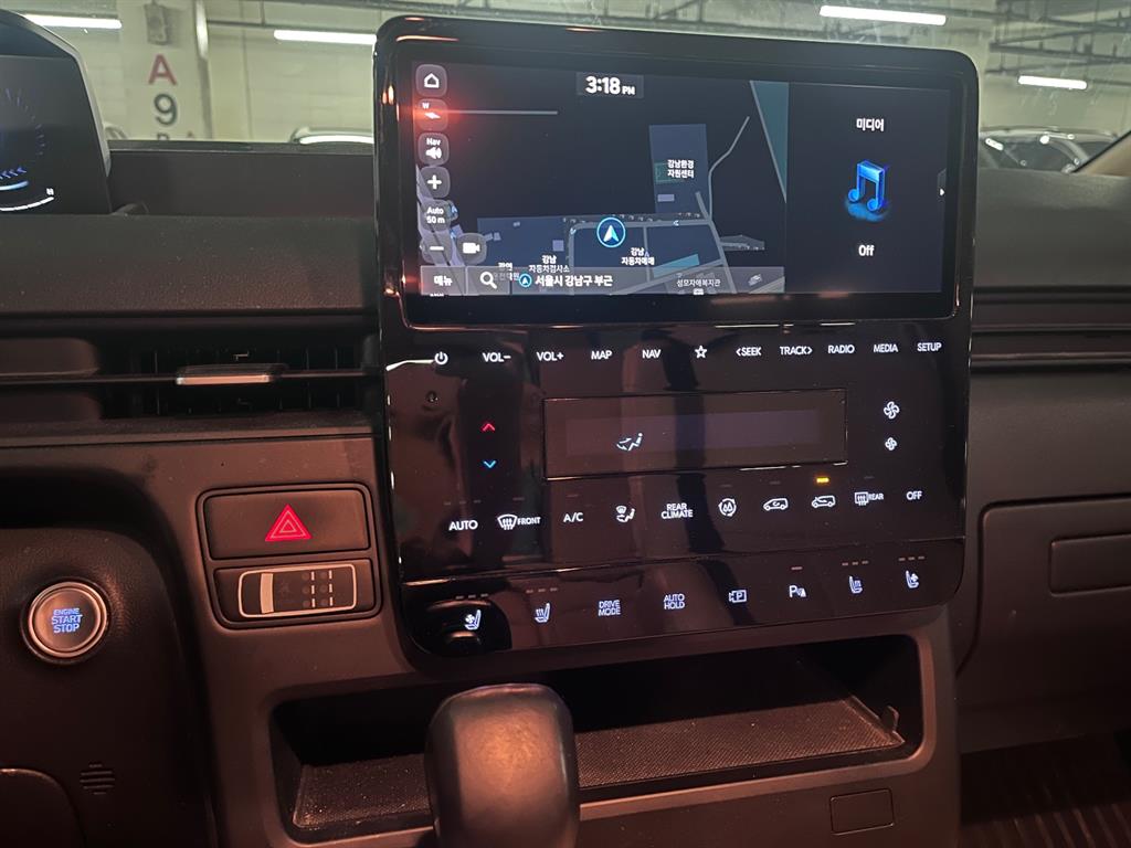 Hyundai Staria 4WD Diesel Tourer Modern 10