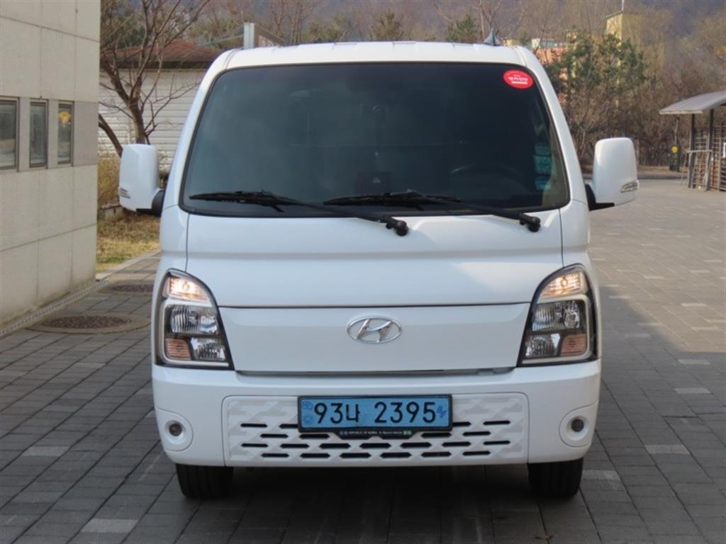 Hyundai Porter 1.0 Ton/ Super Cab/ Long Wheelbase