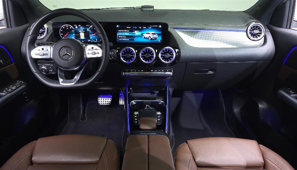 Mercedes-Benz GLA-Class GLA250 4MATIC 8