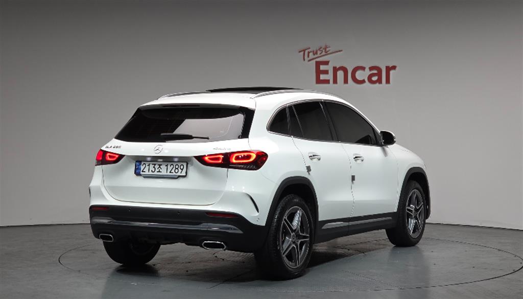 Mercedes-Benz GLA-Class GLA250 4MATIC 3