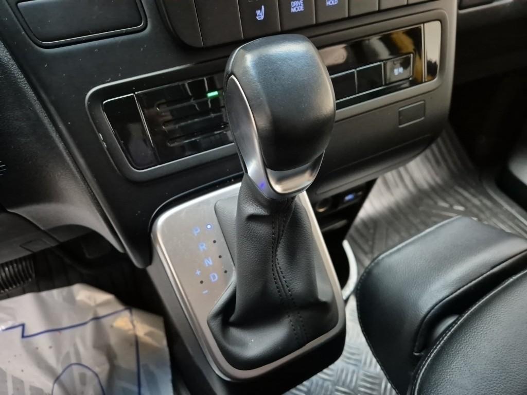 Hyundai Staria 2WD LPG 9