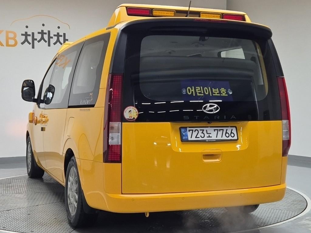 Hyundai Staria 2WD LPG 3