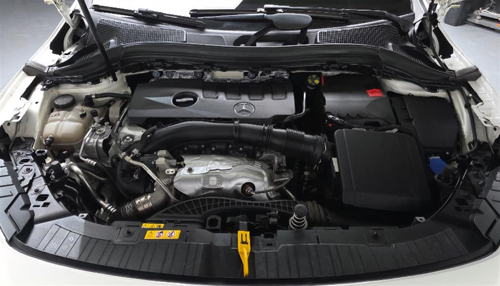 Mercedes-Benz GLA-Class GLA250 4MATIC 7