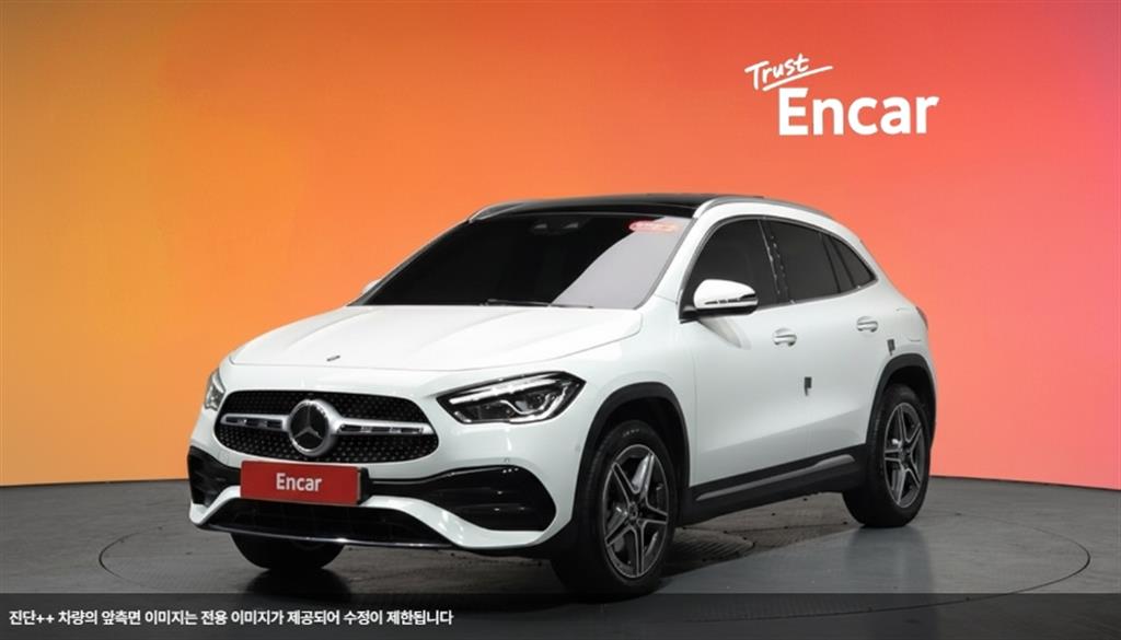 Mercedes-Benz GLA-Class GLA250 4MATIC 2
