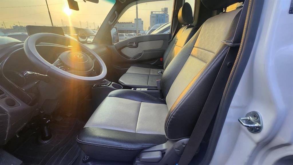 Hyundai Porter 1.0 Ton/ Super Cab/ Long Wheelbase 3