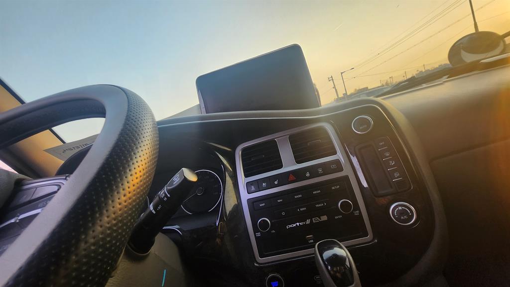 Hyundai Porter 1.0 Ton/ Super Cab/ Long Wheelbase 8