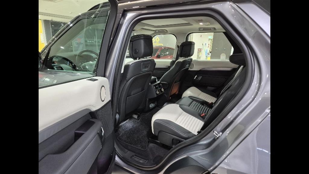 Land Rover Discovery 3.0 D350 Dynamic HSE 10