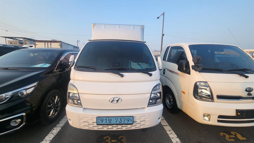 Hyundai Porter 1.0 Ton/ Super Cab/ Long Wheelbase