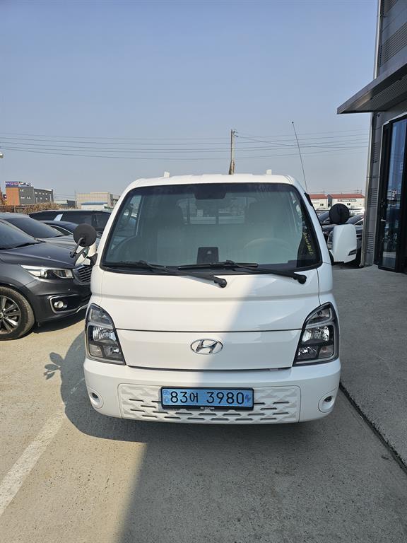 Hyundai Porter 1.0 Ton/ Super Cab/ Long Wheelbase