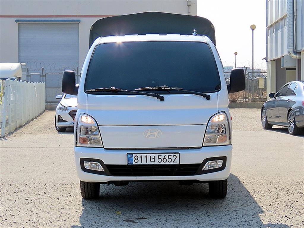 Hyundai Porter Super Cab/ Long Wheelbase/ 2WD