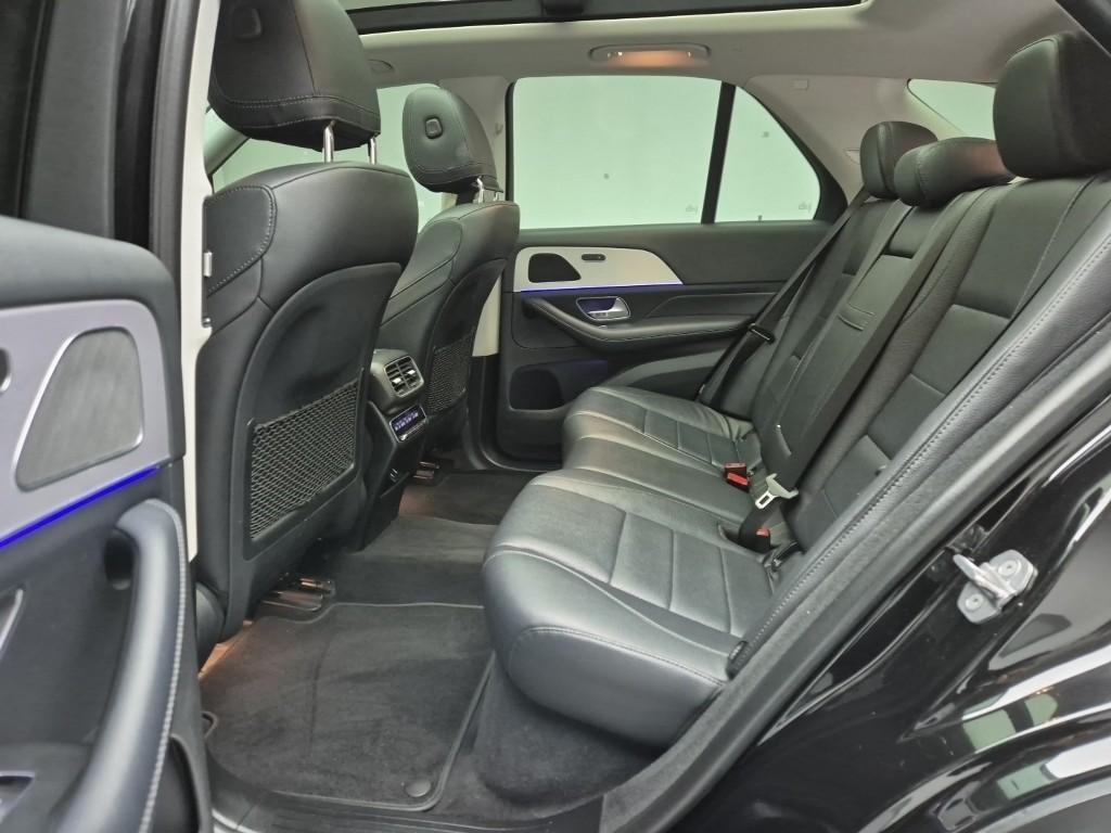 Mercedes-Benz GLE-Class GLE300d 4MATIC 9