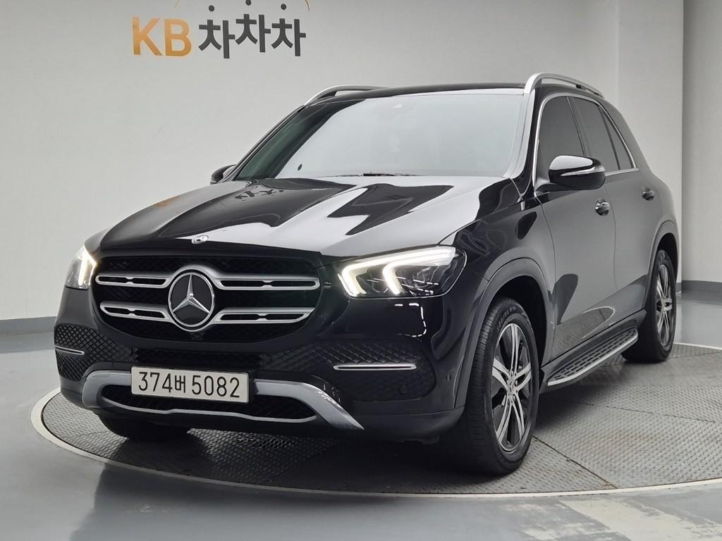 Mercedes-Benz GLE-Class GLE300d 4MATIC 2