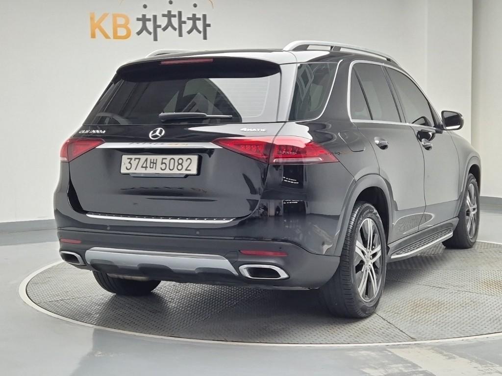 Mercedes-Benz GLE-Class GLE300d 4MATIC 4