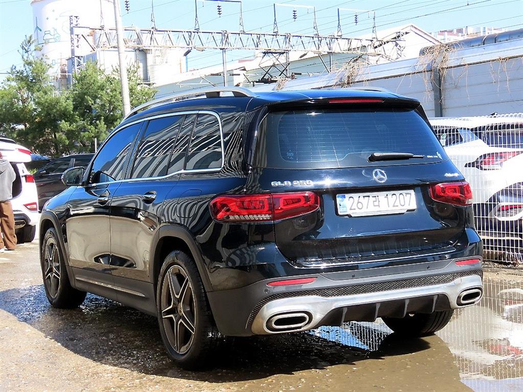 Mercedes-Benz GLB-Class GLB250 4MATIC — фото 3