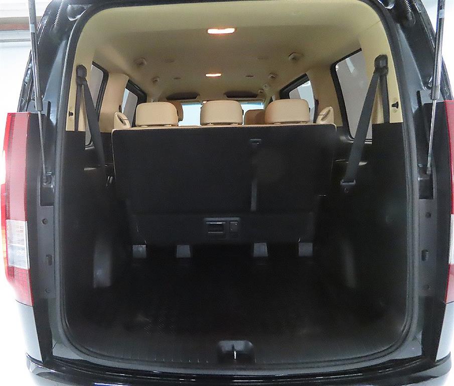 Hyundai Staria 2WD Diesel Tourer Modern 9