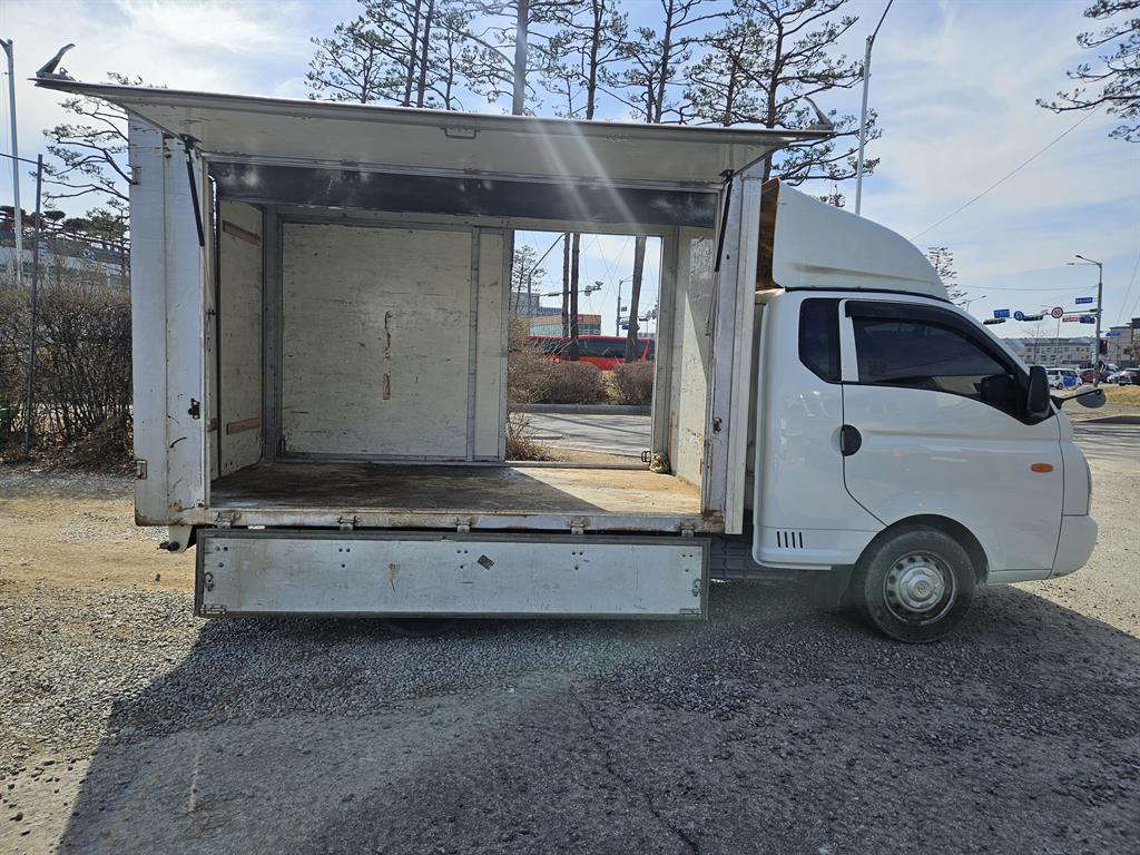 Hyundai Porter 1.0 Ton/ Super Cab/ Long Wheelbase/ CRDi