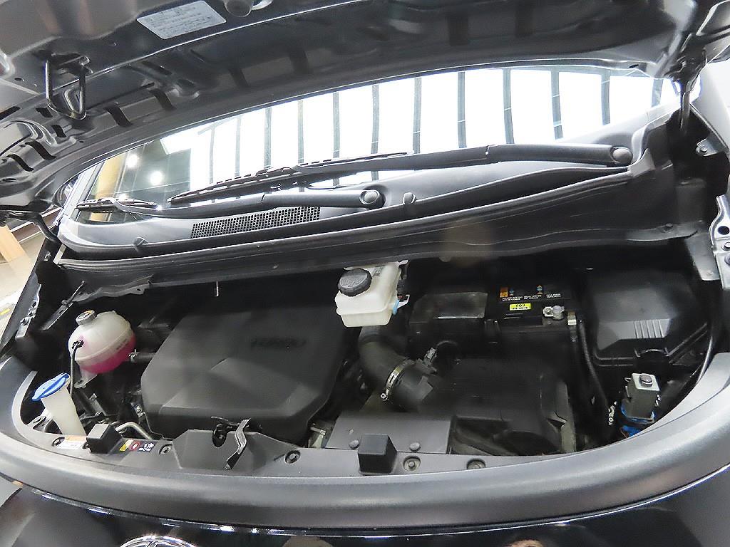 Hyundai Staria 2WD Diesel Tourer Modern 8