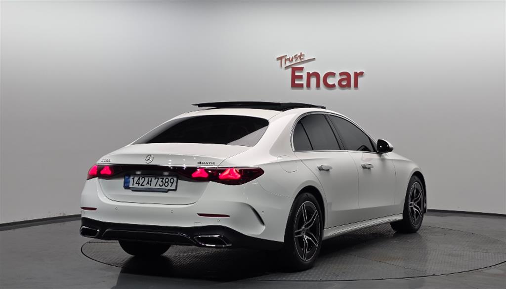 Mercedes-Benz E-Class E300 4MATIC AMG Line — фото 2