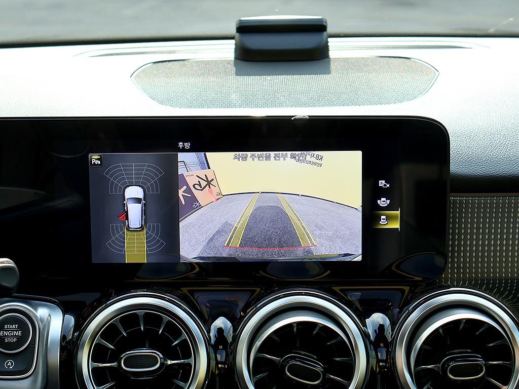 Mercedes-Benz GLB-Class GLB200d 10