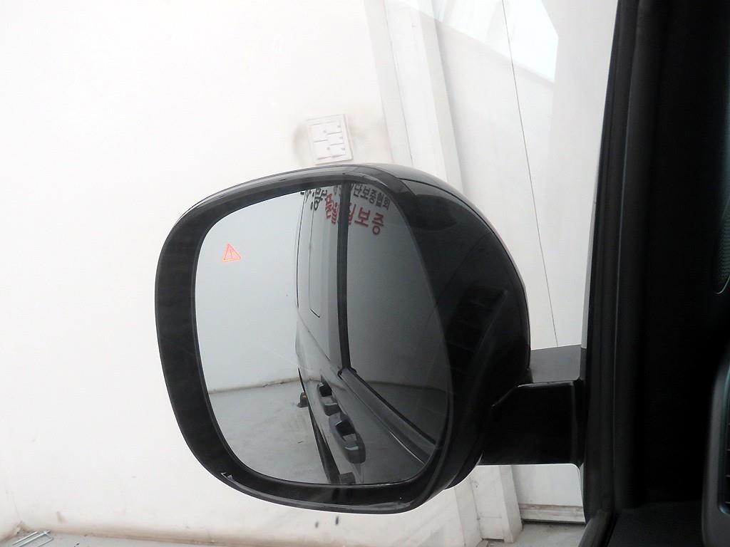 Hyundai Staria LPG Tourer Modern 7