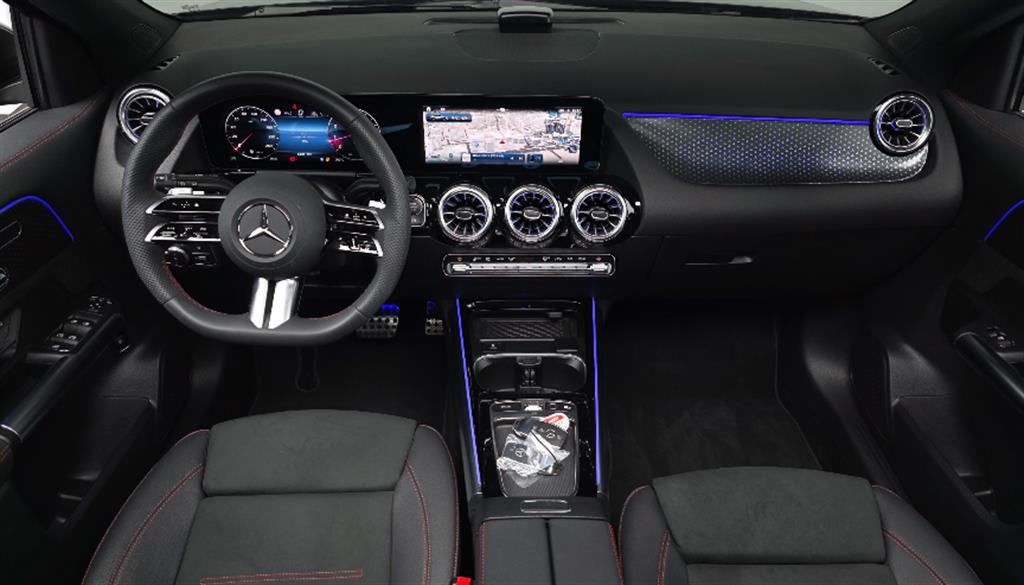 Mercedes-Benz GLA-Class GLA250 4MATIC 8