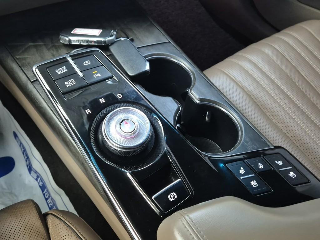 Kia K8 3.5 4WD Platinum 9