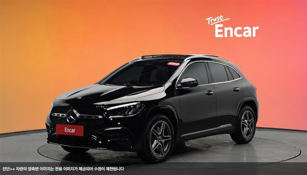 Mercedes-Benz GLA-Class GLA250 4MATIC 2