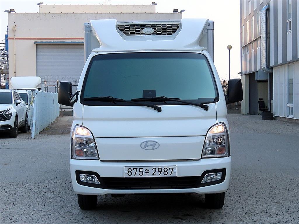 Hyundai Porter Super Cab/ Long Wheelbase/ Twin Comp