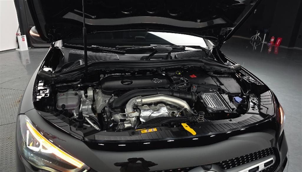 Mercedes-Benz GLA-Class GLA250 4MATIC 7