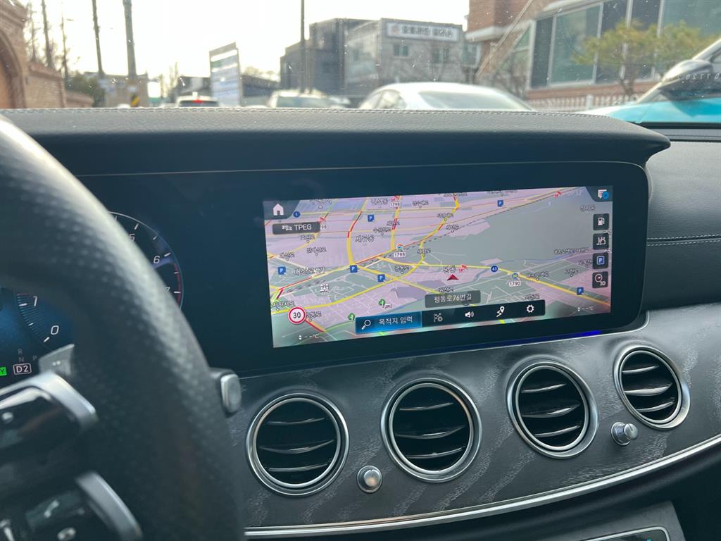 Mercedes-Benz E-Class E350 4MATIC AMG LINE 4