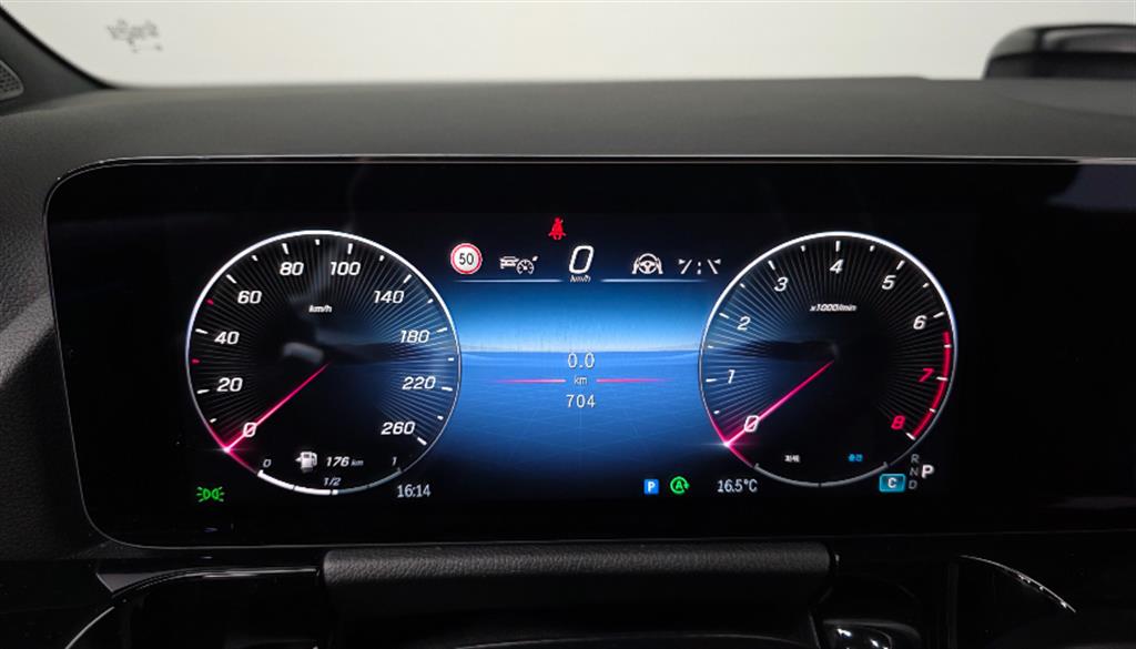 Mercedes-Benz GLA-Class GLA250 4MATIC 9