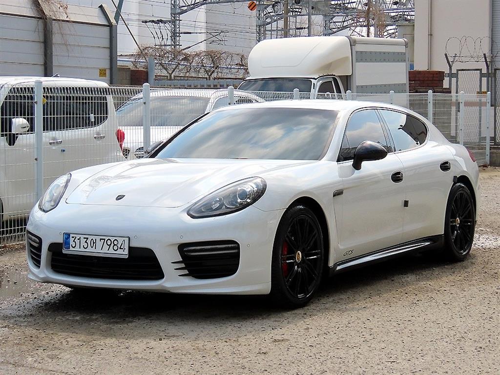 포르쉐 파나메라 4.8 GTS 사진 2/20