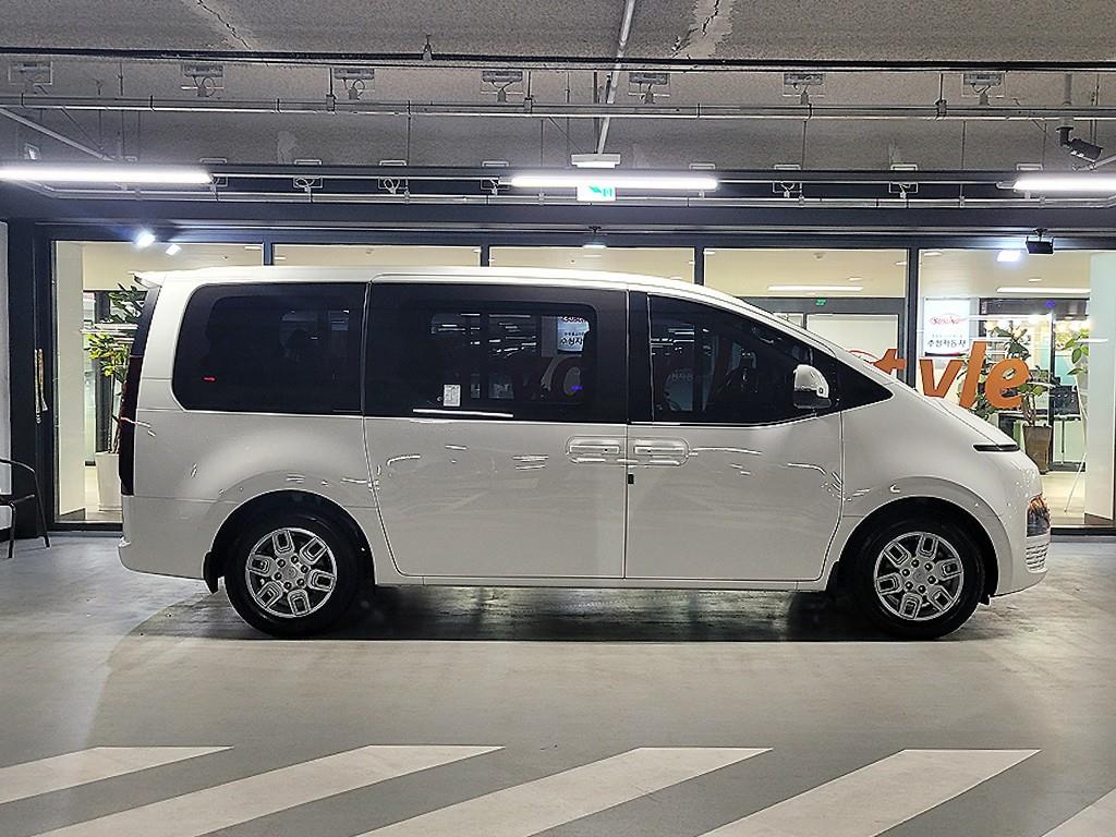 Hyundai Staria 2WD Diesel Tourer Modern 4