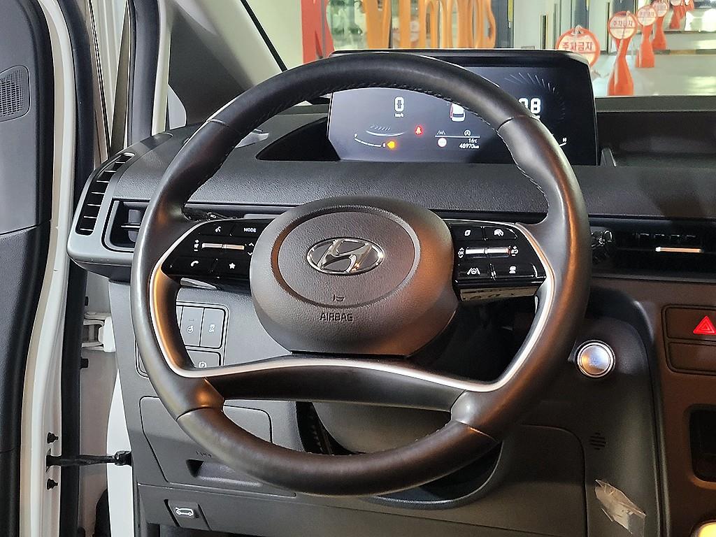 Hyundai Staria 2WD Diesel Tourer Modern 10