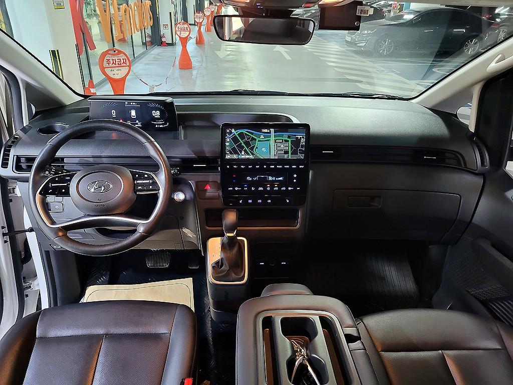 Hyundai Staria 2WD Diesel Tourer Modern 7