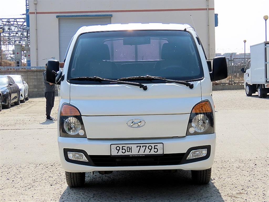 Hyundai Porter 1.0 Ton/ Super Cab/ Long Wheelbase/ CRDi Style