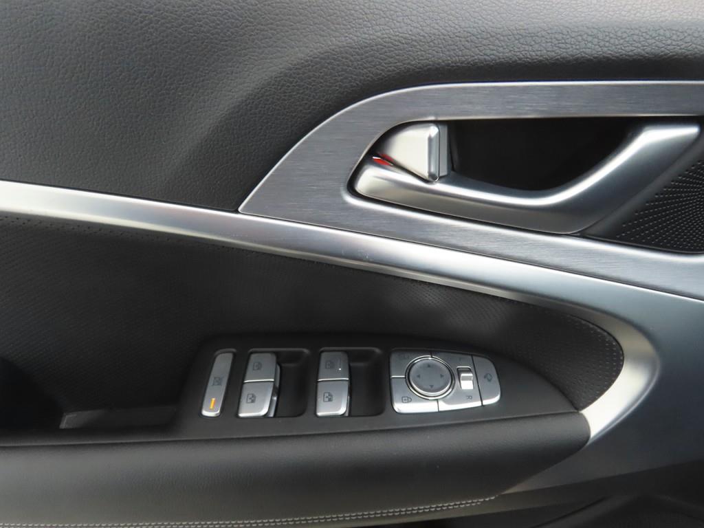 Genesis G70 2.0T AWD Elite 10